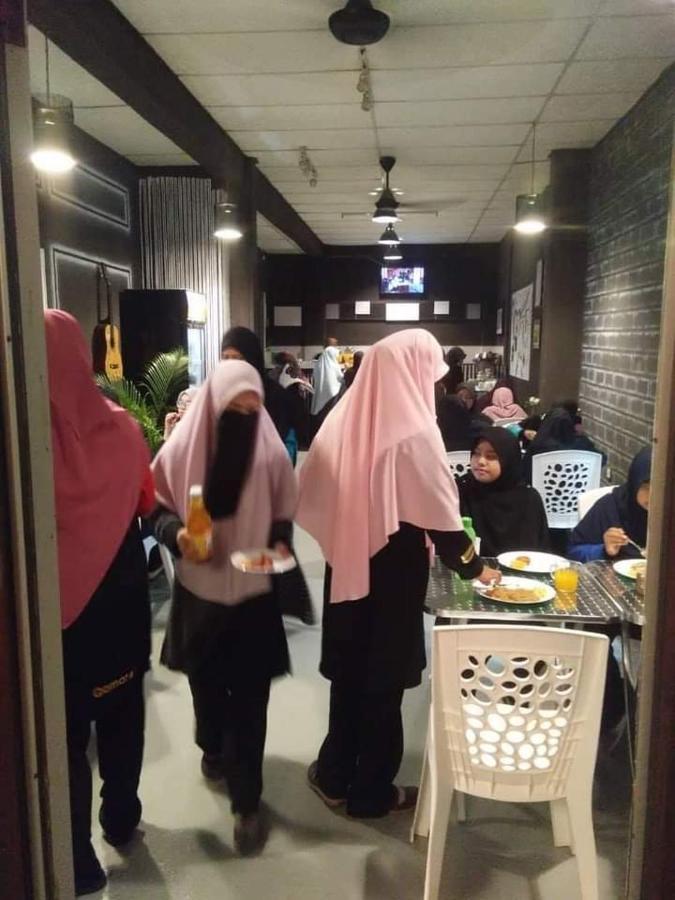 Dorm Master Ostello Padang Mat Sirat Esterno foto